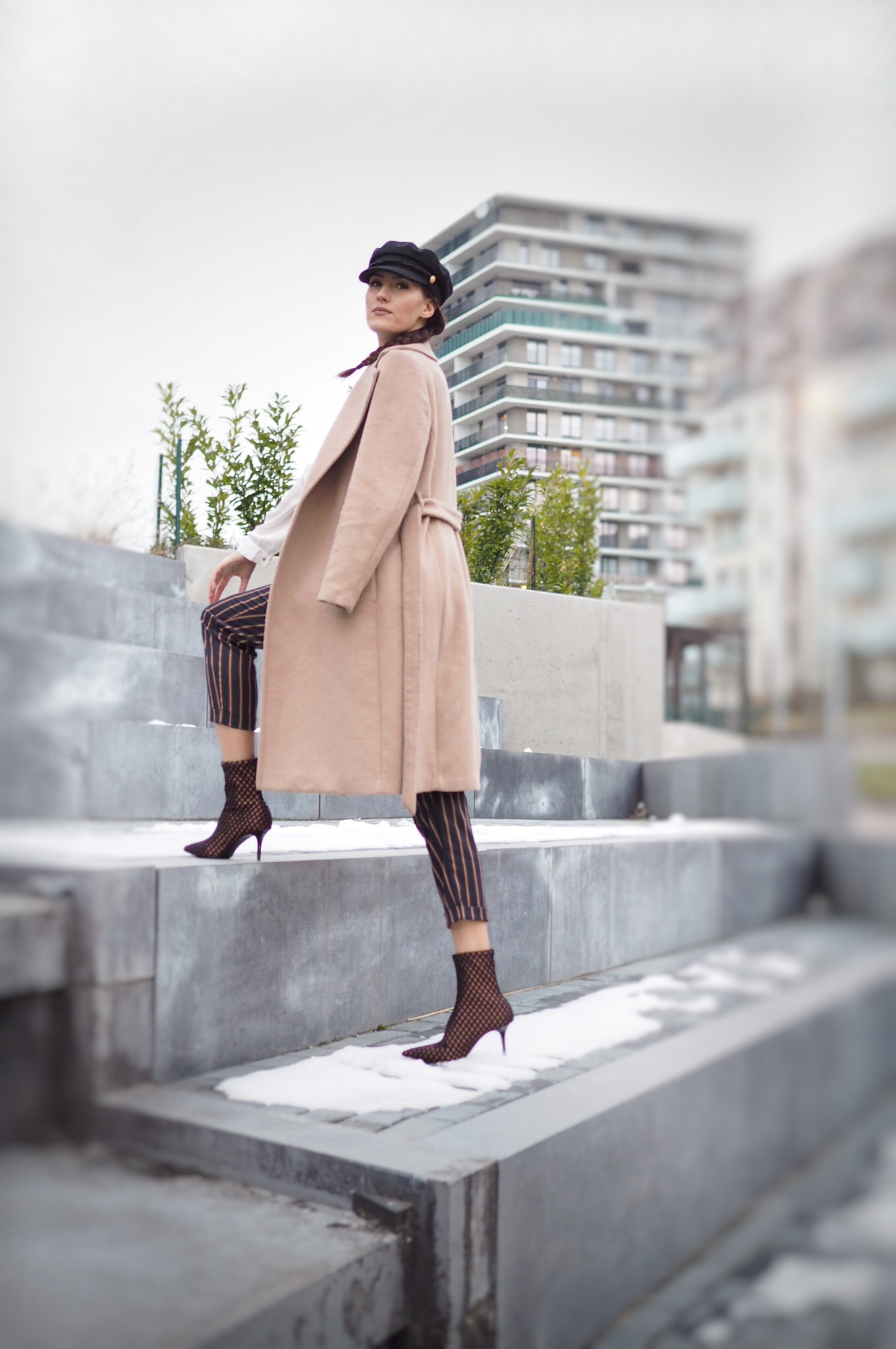 brunettie fashion blog móda story blogger kabát outfit ootd fotoreport